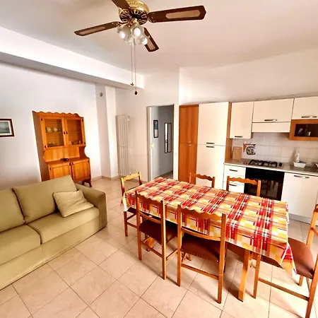 Apartment Trilocale Roberto Con Terrazzo E Posto Auto A Due Passi Dal Mare
