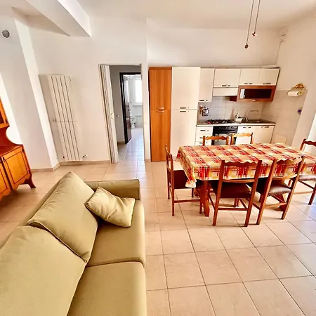 アパート Trilocale Roberto Con Terrazzo E Posto Auto A Due Passi Dal Mare マルチェッリ